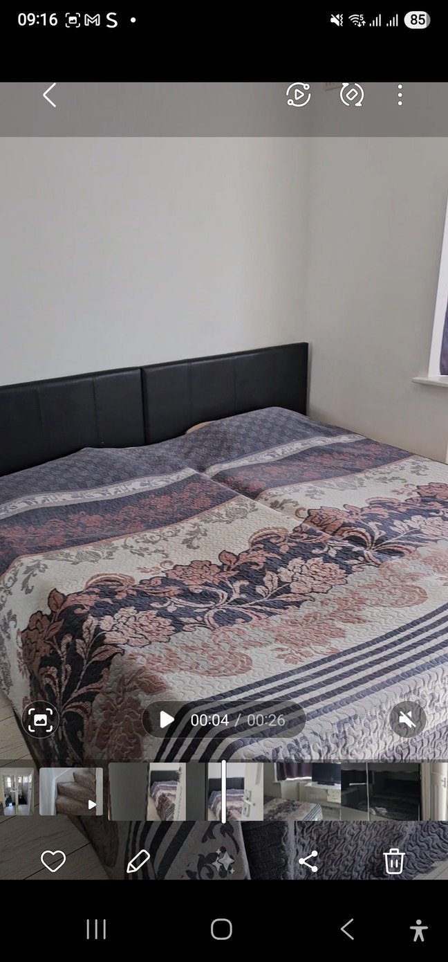 Well furnished double bed room Main Photo