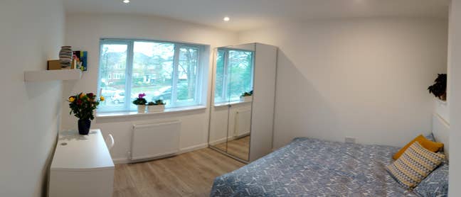 Modern new large double room in a flat with garden Main Photo