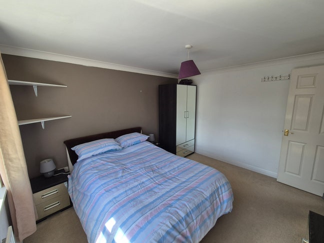 Bright double room in modern property. Main Photo