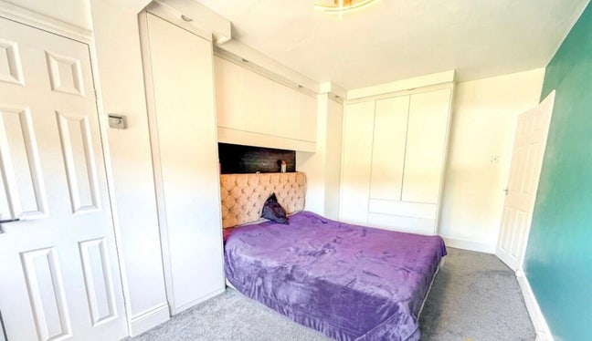 Studio available Main Photo