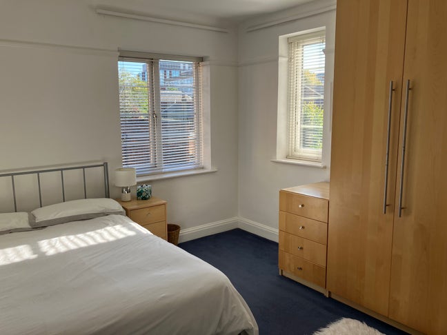 Spacious double room near Wimbledon station Main Photo