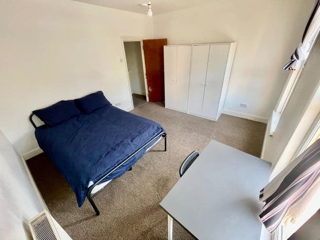 ✨ Couples Welcome | Living Room & Garden Access Main Photo