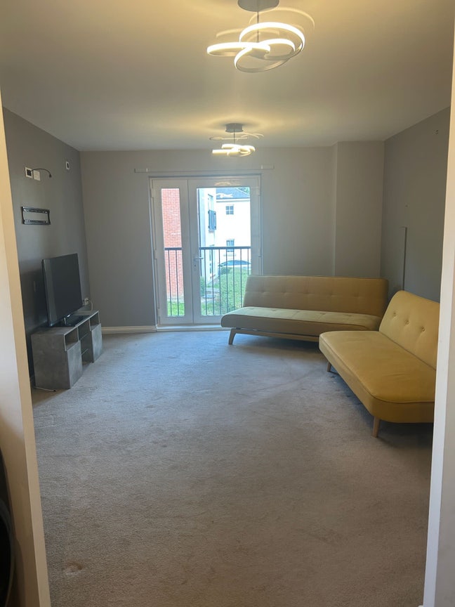 Two bed flat Main Photo