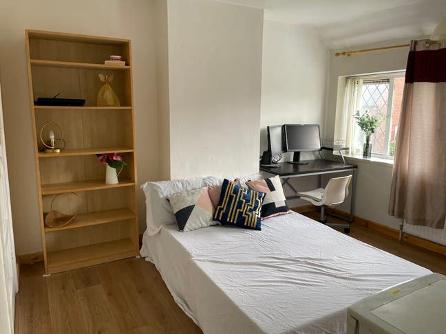Spacious room walk to Science Park North station  Main Photo