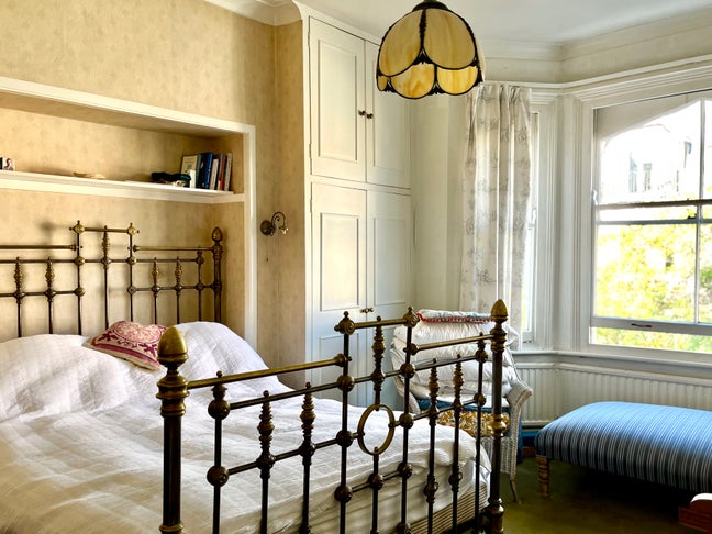 Stunning master bedroom in the heart of Hampstead Main Photo