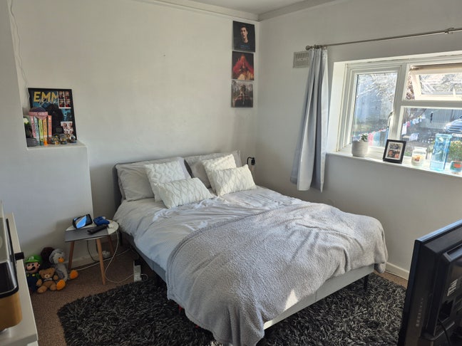 Peaceful location house share with 1 other Main Photo
