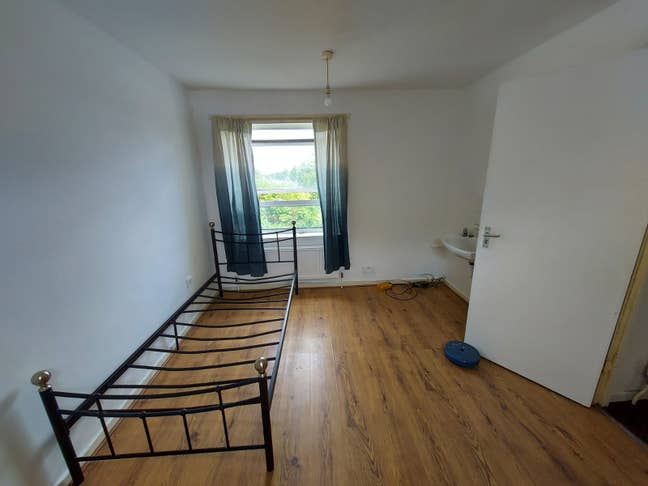 Room to Let Close to Corby Town Centre - NN189Ja Main Photo