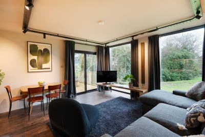 Luxury 2 double bed Container Lodge (Mon-Fri) Main Photo