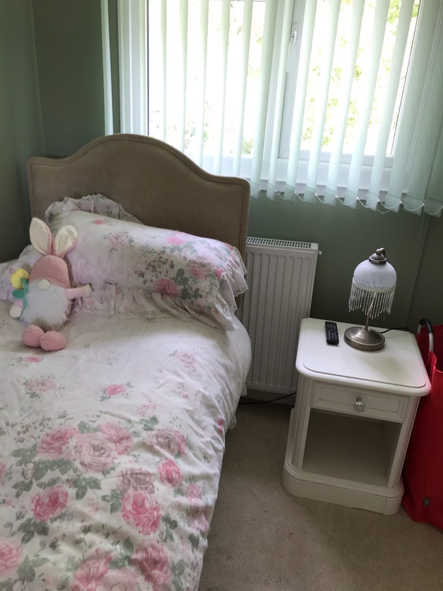 Clean single furnished bedroom  Main Photo