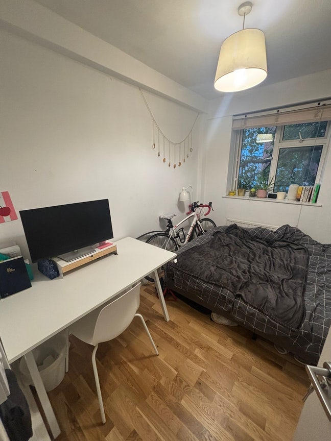 Small double bedroom in Bloomsbury (~6 week let) Main Photo