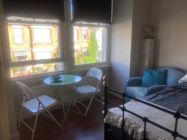 Bright Double bedroom Main Photo