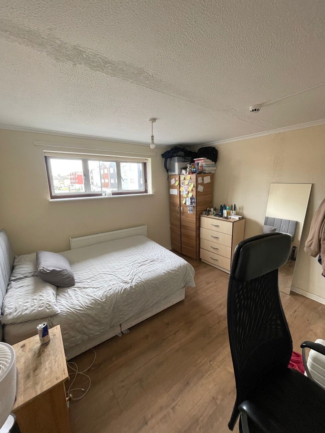 Double Room Available – Stratford Row House Main Photo