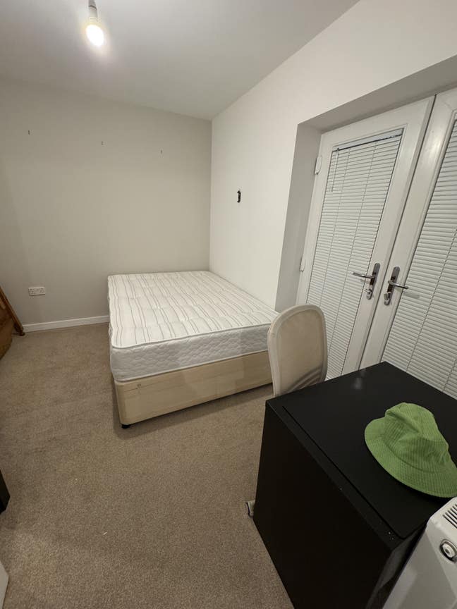 Modern luxury apartment double room + bathroom Main Photo