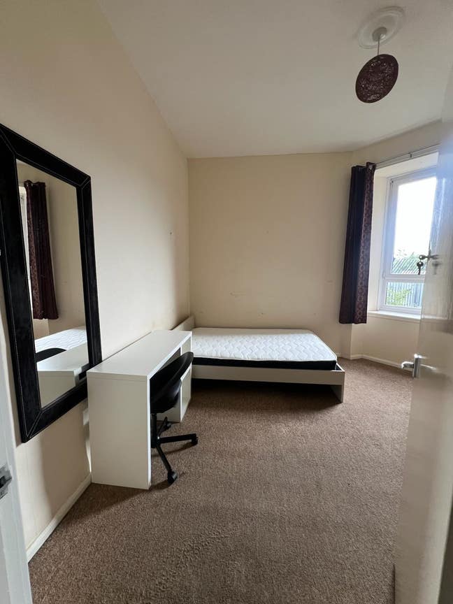 Great rooms 15 mins from city centre Main Photo
