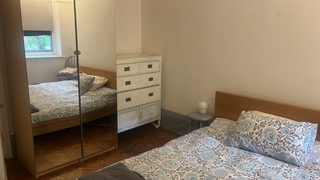 Bright Double Room in Calm Flat, Chiswick Main Photo