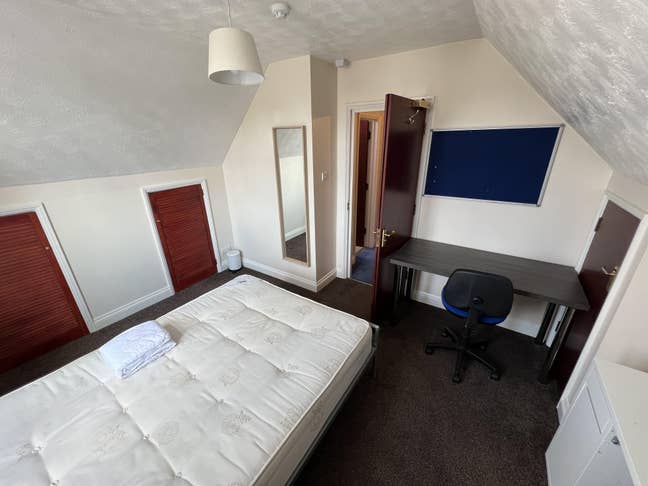 Multiple Double Student Bedrooms - Prime Location Main Photo