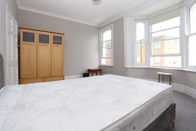 New beautiful rooms in Mile End E3 to move ASAP Main Photo
