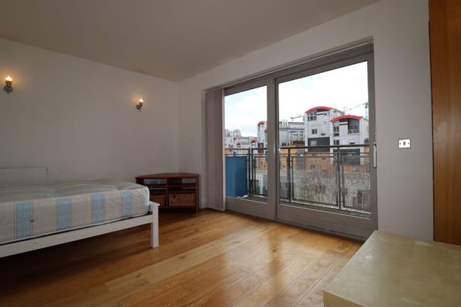 Modern rooms for couples in North Greenwich SE10 Main Photo