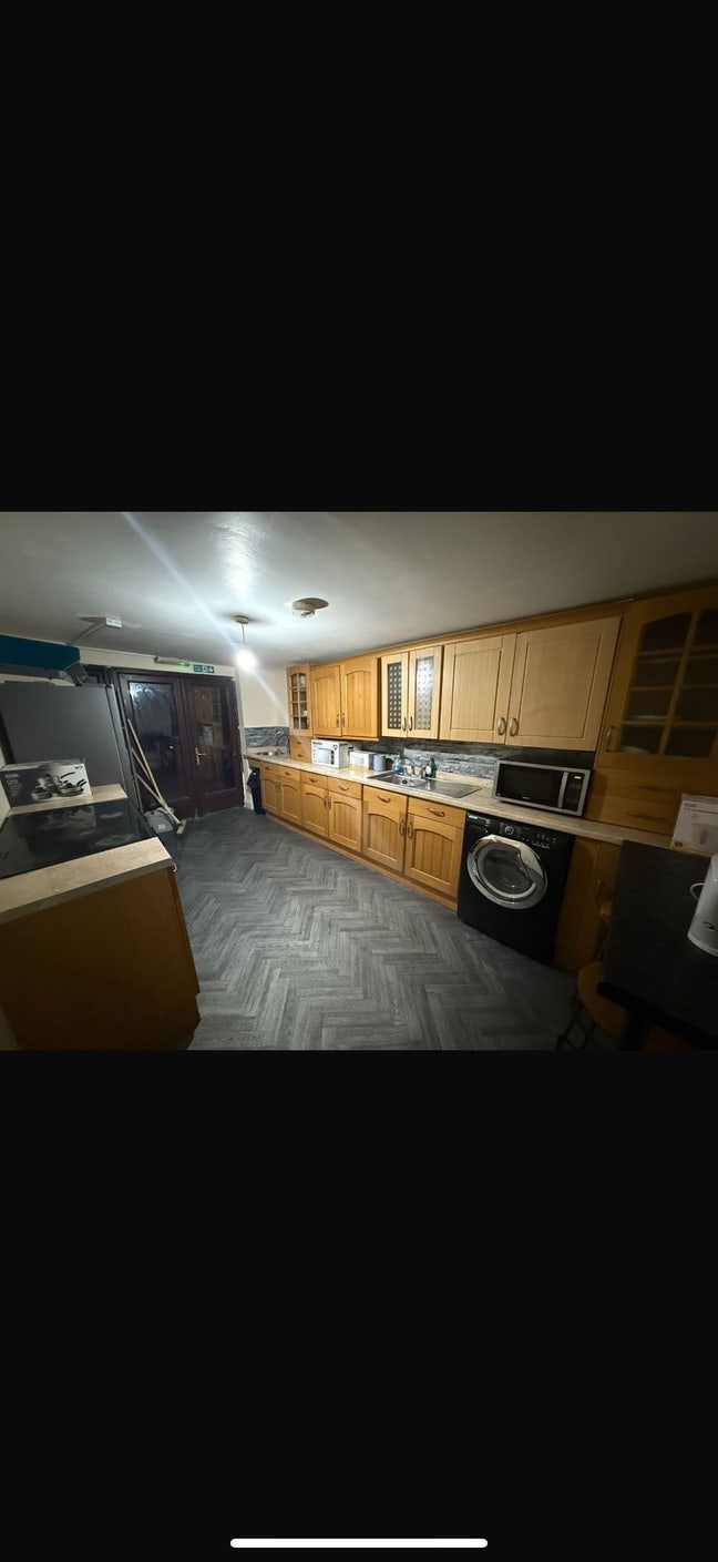 Dss Rooms Available Immediately  Main Photo