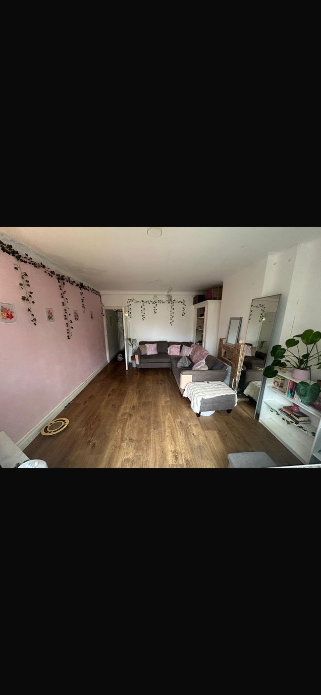 All girl house/bills included nxt to Victoria park Main Photo