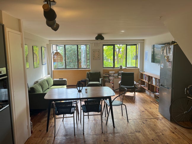 Spare room in E1 ideal for young professional Main Photo