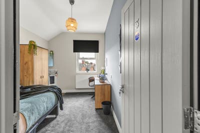 High end🌟: tumble dryer; own bath; Balby Main Photo