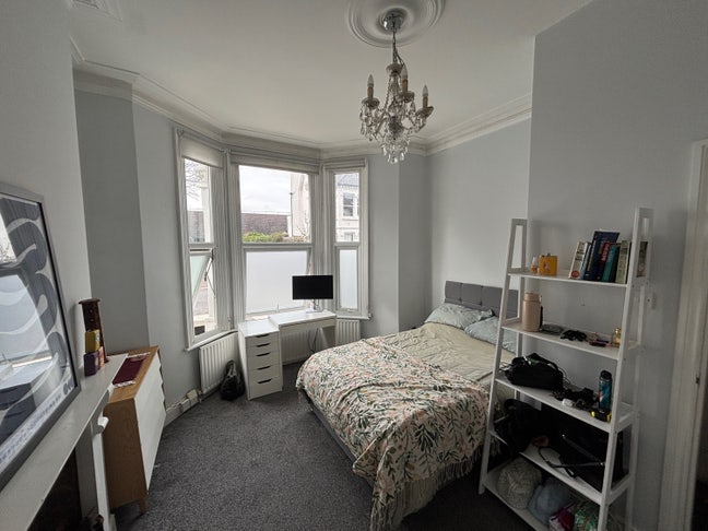 Large double room in a great location Main Photo