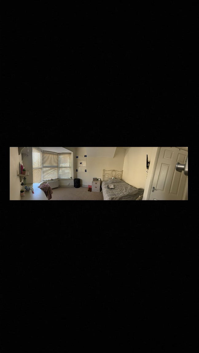 Spacious room in 4 bedroom house available!  Main Photo