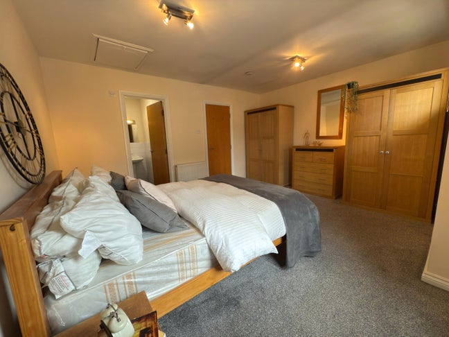 ✨ New Property  4 Rooms in Canary Wharf! 🏡 Main Photo