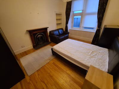 2 Double Rooms- Bright Spacious First Floor Flat Main Photo