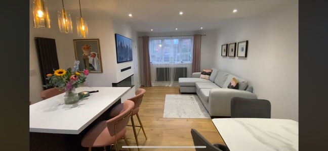 Spacious double room - Salford close to media city Main Photo