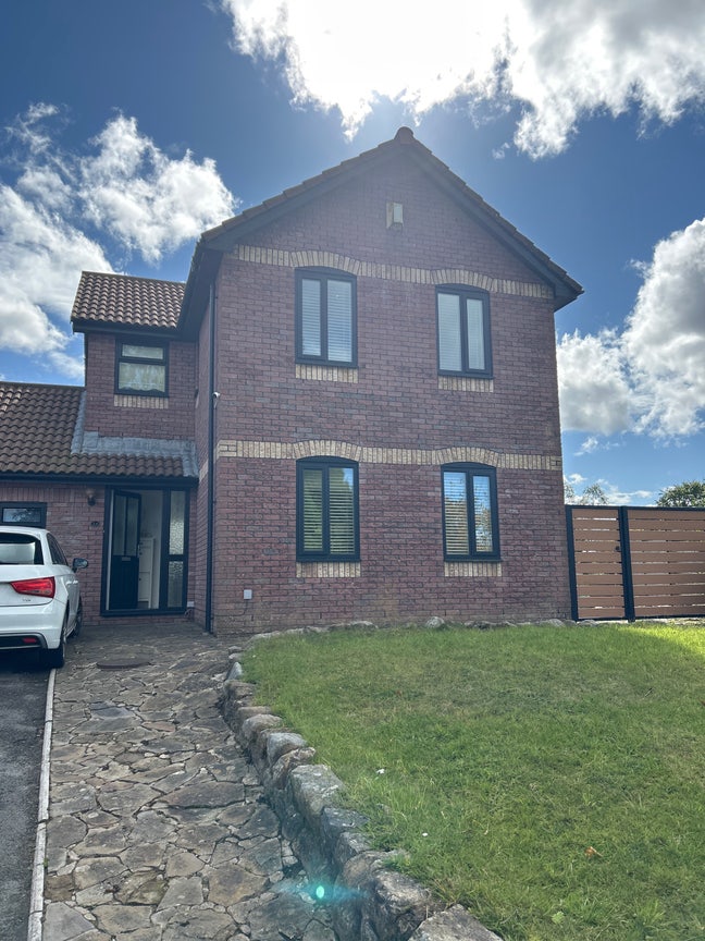 Single room with en-suite Main Photo