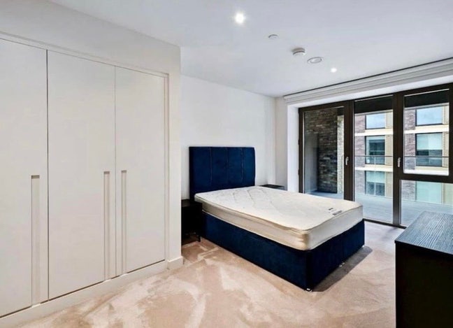 Spacious double ensuite room (bills inclusive) Main Photo