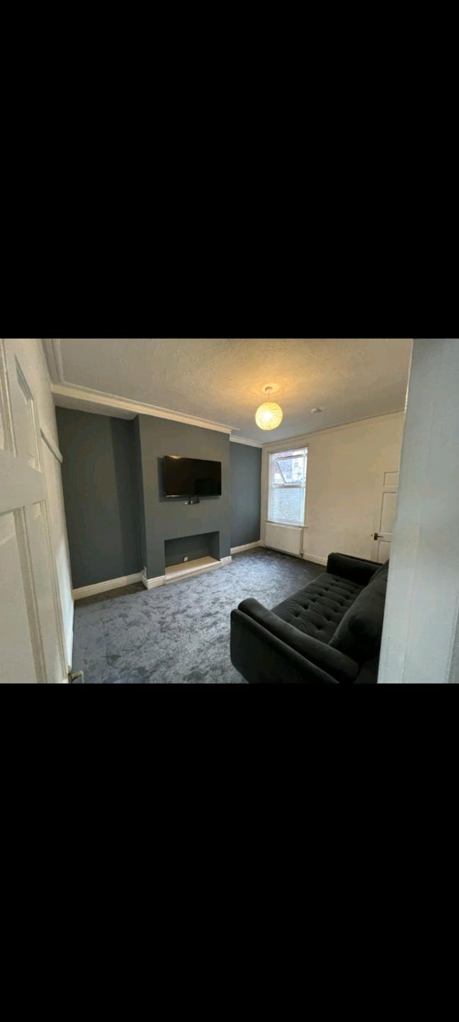 Female only 4-Bedroom House Share Main Photo