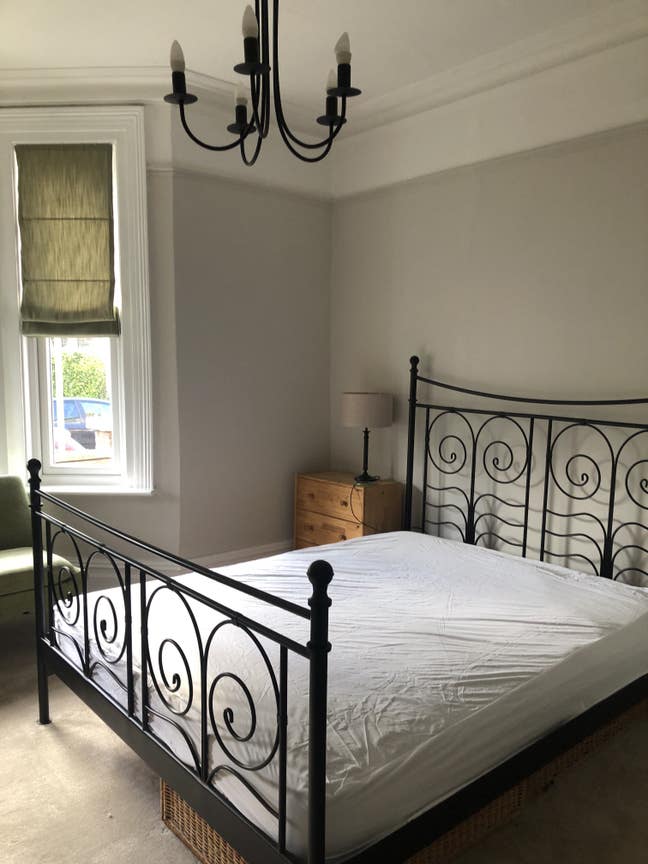 Very large  double in a sunny friendly houseshare  Main Photo