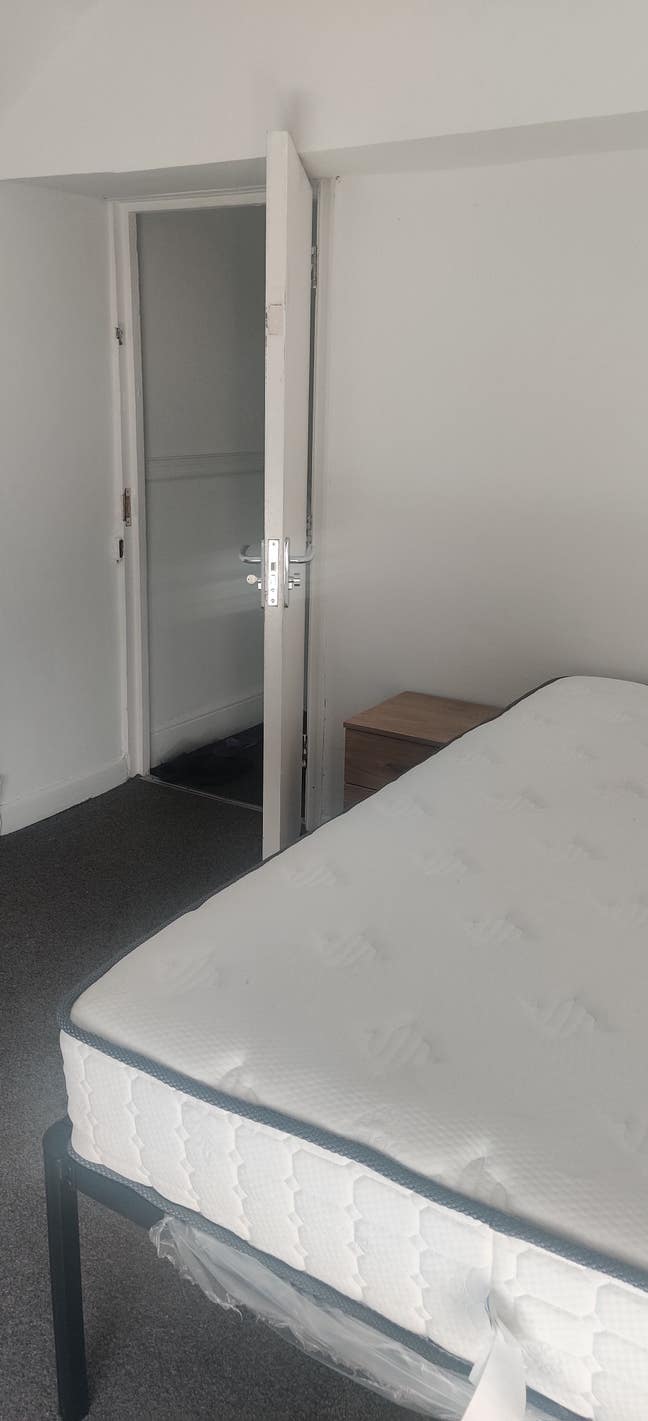2 Double bedrooms available  Main Photo
