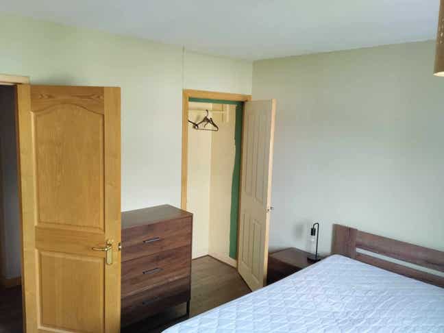 Double bedroom in bright spacious flat Main Photo