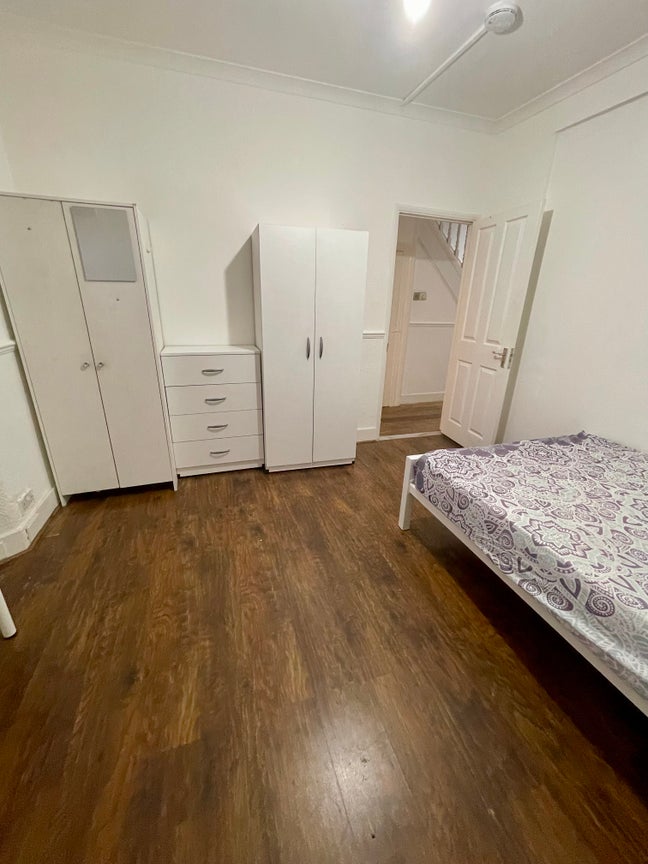 Massive Double Room Available For Couples  Main Photo