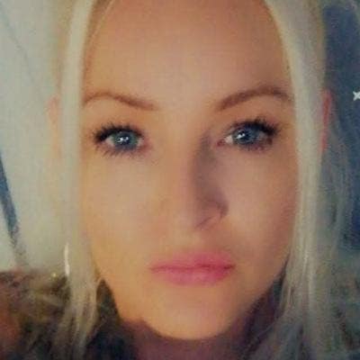 35 year old Female seeks a single or double room Main Photo