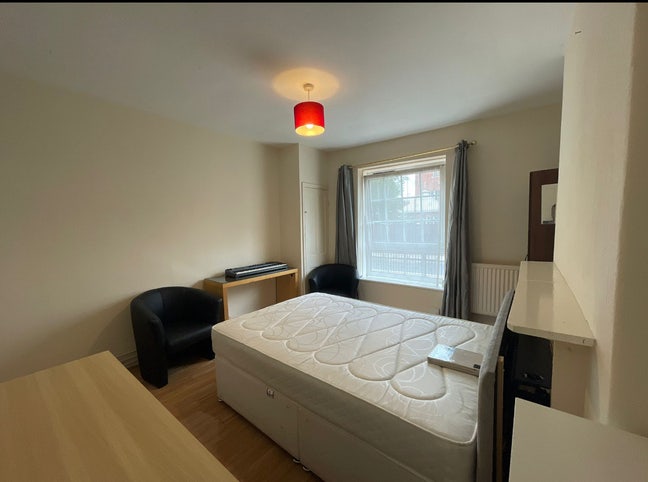1 fantastic double room in whitechapel Main Photo