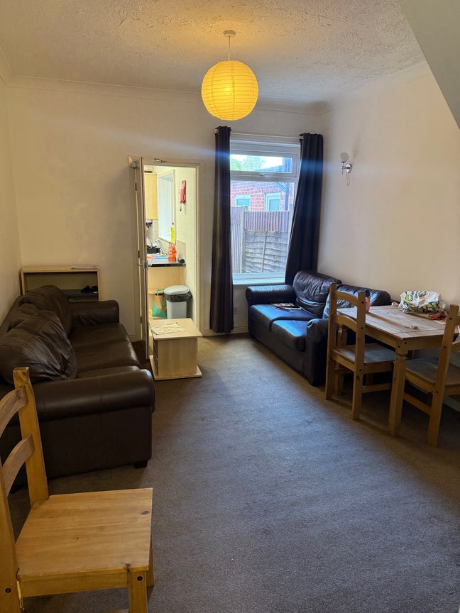 Room for Rent Main Photo