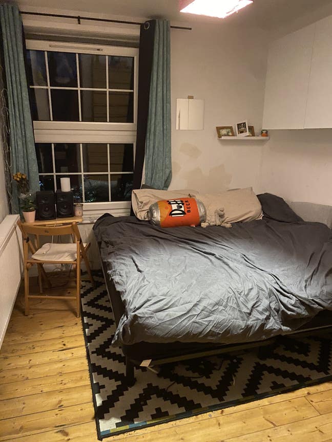 Large, Bright Double Room - Prime Location Main Photo