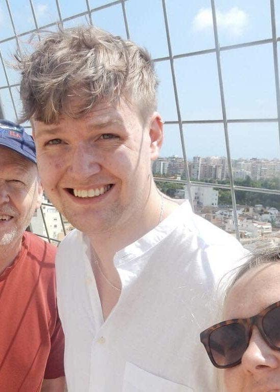 Professional Male seeks a double room Main Photo