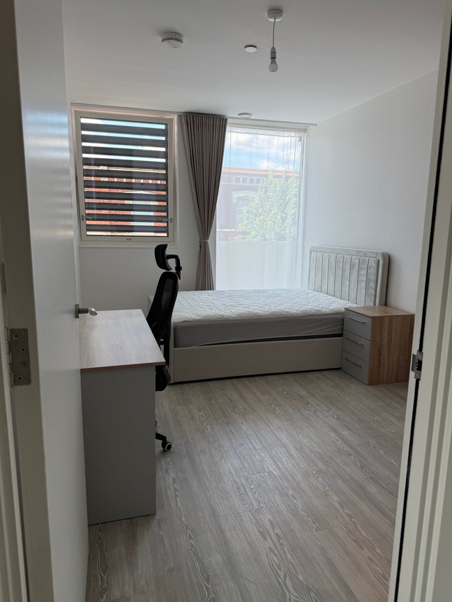 New Build Furnished En-Suite Double Room Main Photo