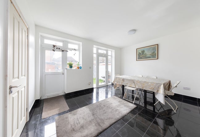 Double Room to Rent in East Ham £750(all incl) Main Photo