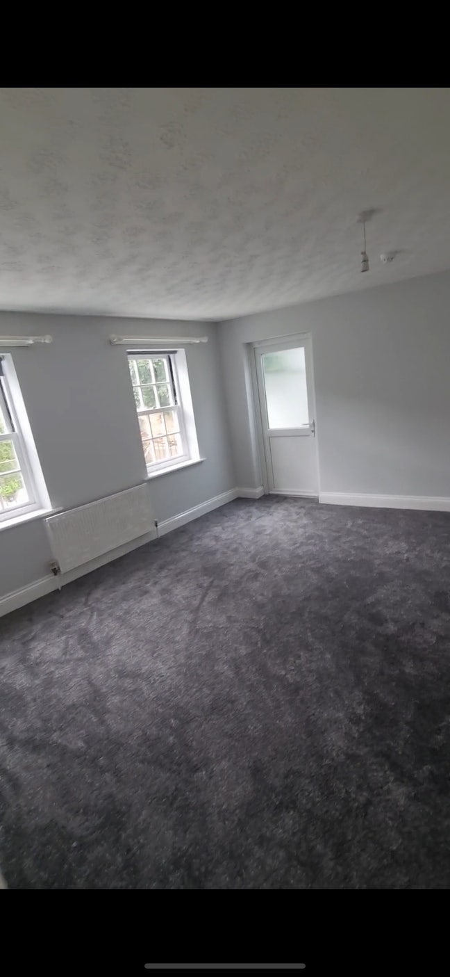 1x room available for rent close to weymouth town Main Photo