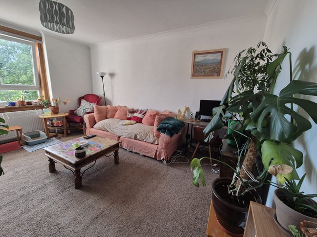Room in 2 Bed Flat Available- Scotstounhill Main Photo