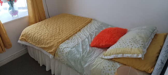 Cosy single bedroom  Main Photo