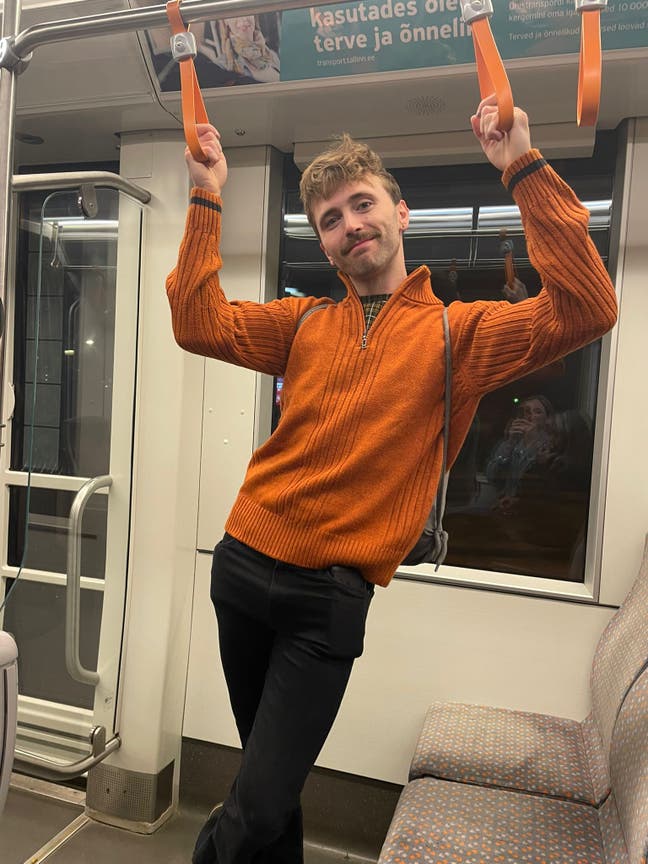 Scottish professional male seeks double room Main Photo