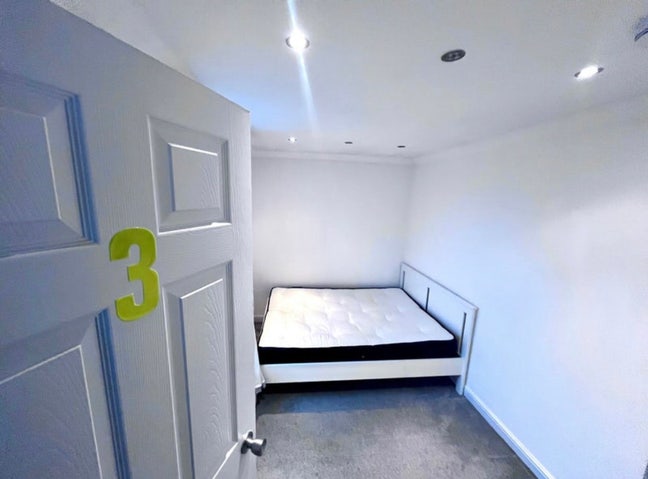 2 Comfy Rooms - Close to St - Quiet Area!   Main Photo